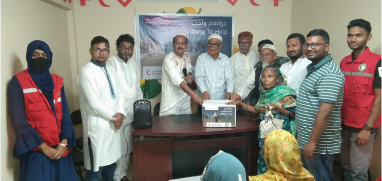 চাঁপাইনবাবগঞ্জে কাতার রেডক্রিসেন্টের উপহার সামগ্রী বিতরণ