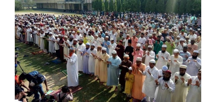 রাজশাহীতে বৃষ্টি চেয়ে নামাজ, কাঁদলেন মুসল্লিরা