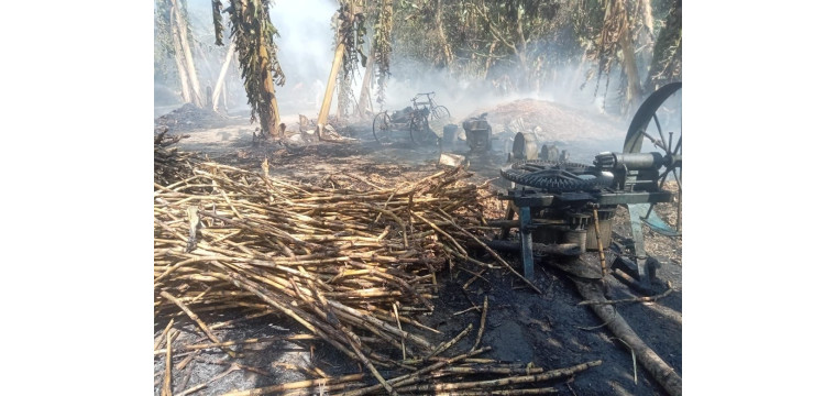 শিবগঞ্জে আগুনে পুড়ল আঁখ মিল, ১০ লাখ টাকার ক্ষতি
