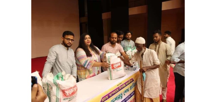 তীব্র খরায় খাদ্য সামগ্রী নিয়ে নিম্ন আয়ের মানুষের পাশে ডা. অর্ণা জামান