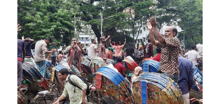 এবার ছাত্রদের পাশে দাঁড়ালেন রিকশাচালকরাও