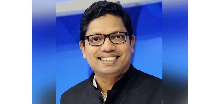 বিমানবন্দরে আটক পলক