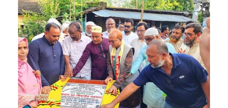 রহনপুরে রাস্তা ও ড্রেনের নির্মাণ কাজের উদ্বোধন 