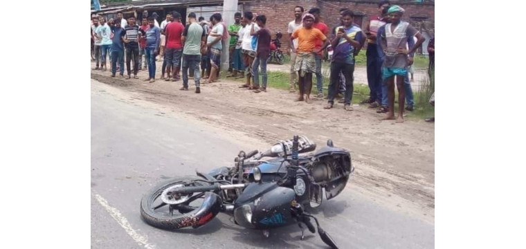 চাঁপাইনবাবগঞ্জে ট্রাক মোটরসাইকেল মুখোমুখি সংঘর্ষে মোটরসাইকেল চালক নিহত 