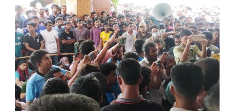 আজও বিক্ষোভে উত্তাল রাজশাহী বিশ্ববিদ্যালয় 