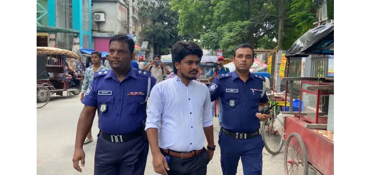 চাঁপাইনবাবগঞ্জে আন্দোলনকারীদের বিক্ষোভ মিছিল ও সমাবেশ করতে দেয়নি পুলিশ