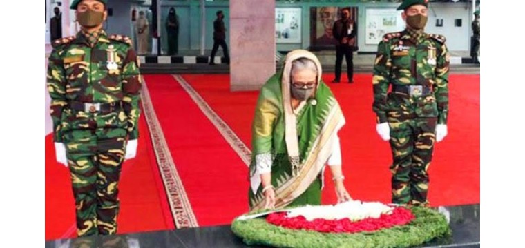 ছয় দফা দিবসে বঙ্গবন্ধুর প্রতিকৃতিতে প্রধানমন্ত্রীর শ্রদ্ধা