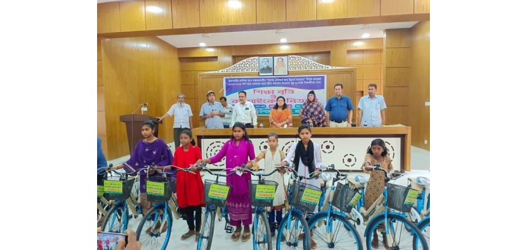 মান্দায় ক্ষুদ্র নৃ-গোষ্ঠী শিক্ষার্থীদের মাঝে বৃত্তি ও বাইসাইকেল বিতরণ