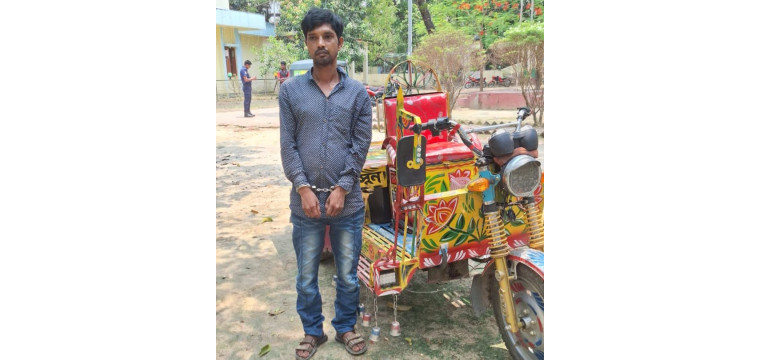 নাচোলে প্রতিবন্ধীর ভ্যান উদ্ধার, আন্তঃ জেলা চোর চক্রের সদস্য গ্রেফতার-১