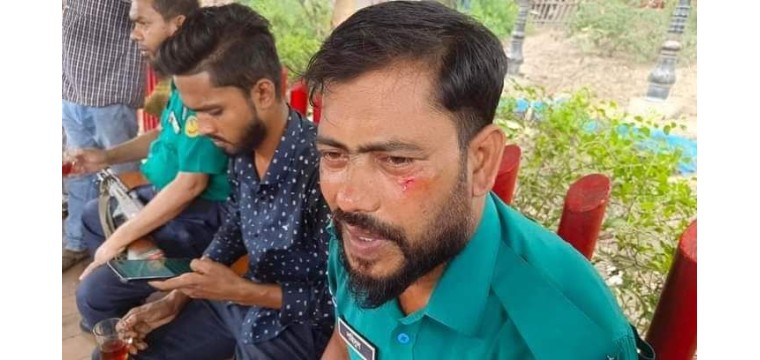 আরএমপিতে চেকপোস্টে পুলিশকে মারধর, আটক ১