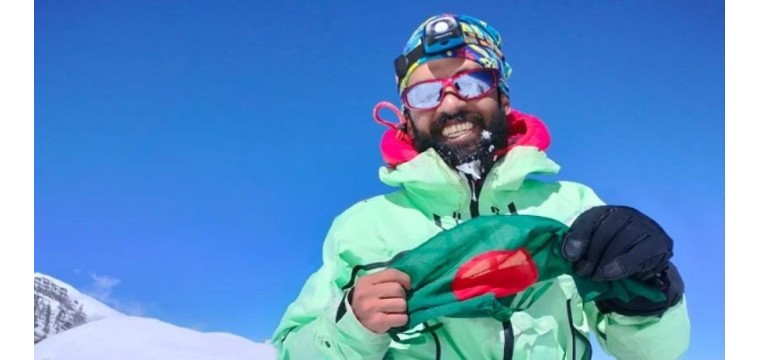 এভারেস্টের চূড়ায় পতাকা উড়ালেন আরেক বাংলাদেশী