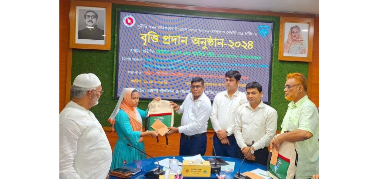 চাঁপাইনবাবগঞ্জে দুর্নীতি দমন কমিশনের উদ্যোগে  বৃত্তি প্রদান