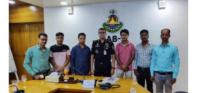 র‍্যাবের সিও'র সাথে রাজশাহী অনলাইন সাংবাদিক ফোরামে'র সৌজন্য সাক্ষাৎ 