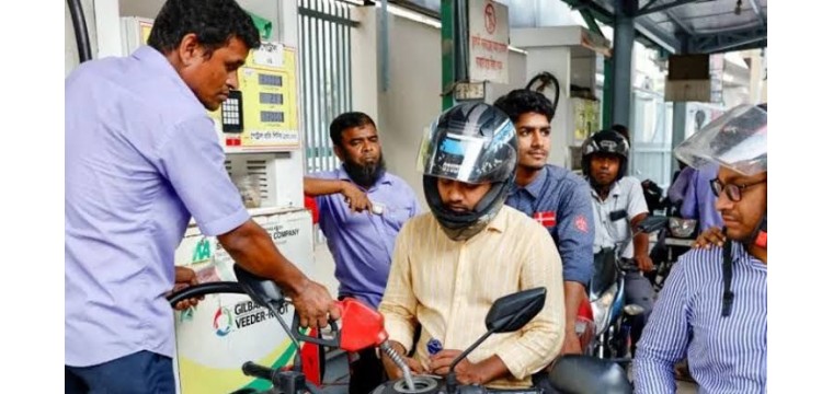 পেট্রল-অকটেনে লিটারে দাম বাড়ল আড়াই টাকা