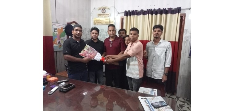 গোমস্তাপুর স্বাধীন প্রেসক্লাবের সাংবাদিকদের সাথে নবাগত ওসির সৌজন্যে সাক্ষাৎ