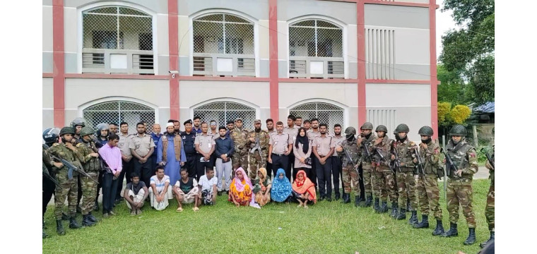 রহনপুর পৌরসভার মাদক প্রবণ এলাকা কেডিসি পাড়ায় যৌথ বাহিনীর অভিযান আটক- ৮