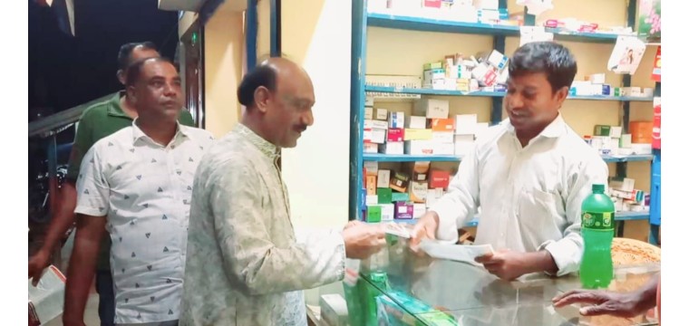চাঁপাইনবাবগঞ্জ-২ আসনে বিএনপির মনোনয়ন প্রত্যাশী আব্দুস সালাম তুহিনের গোমস্তাপুরে ৩১ দফার লিফলেট বিতরণ ও গণসংযোগ 