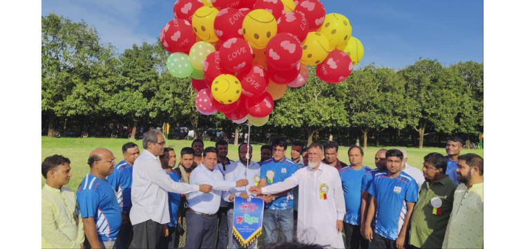 ভোলাহাটে উপজেলা প্রশাসন গোল্ডকাপ ফুটবল টুর্নামেন্টের উদ্বোধন 