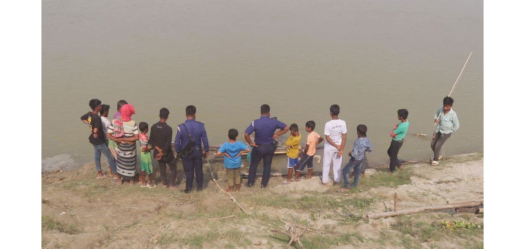 ভোলাহাটে মহানন্দা নদী থেকে অজ্ঞাত ব্যক্তির মরদেহ উদ্ধার