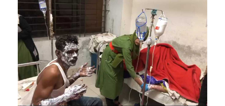 গ্যাস সিলিন্ডার বিস্ফোরণে একই পরিবারের তিন জন দগ্ধ