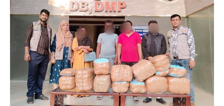 অ্যাম্বুলেন্সে গাঁজাসহ গ্রেফতার ৪