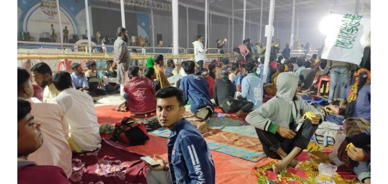 দুপুরে আজহারীর বয়ান, রাত থেকে মাঠে অপেক্ষায় শত শত মুসল্লি