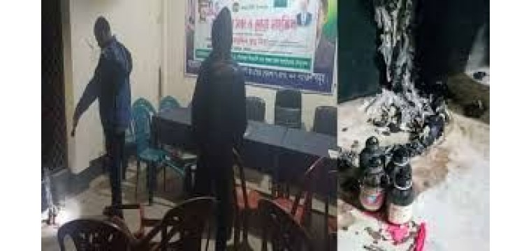 গভীররাতে বিএনপি কার্যালয়ে পেট্রলবোমা বিস্ফোরণ