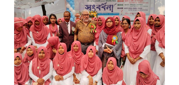 চাঁপাইনবাবগঞ্জের নাচোলে বিদ্যালয়ে বিদায়-বরণ অনুষ্ঠিত