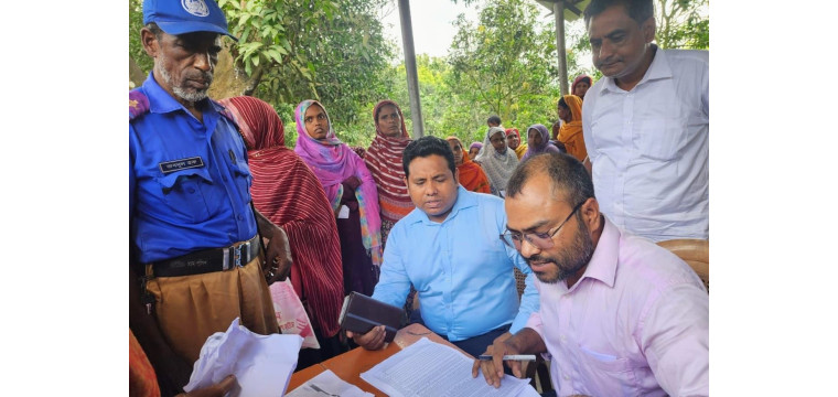 ভোলাহাটে ভিডব্লিওবি বাছাইয়ে স্বচ্ছতায় চমক দেখালেন ইউএনও