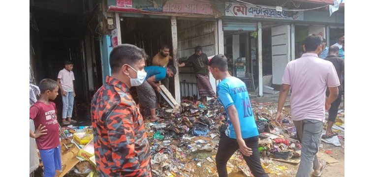 শিবগঞ্জে এইচ এন সু ষ্টোরে ভয়াবহ অগ্নিকান্ড