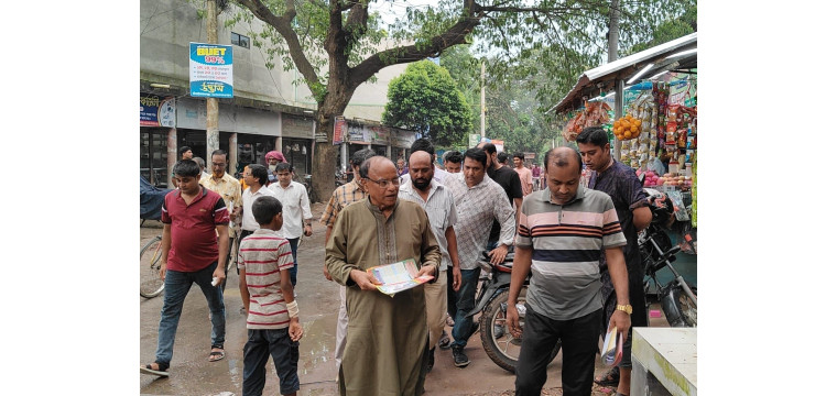 বিএনপির ৩১ দফা বাস্তবায়নের লক্ষ্যে চাঁপাইনবাবগঞ্জে লিফলেট বিতরণ