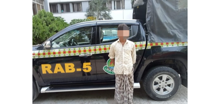 শিবগঞ্জে ৯৯ বোতল ফেন্সিডিল সহ মাদক ব্যবসায়ী গ্রেফতার