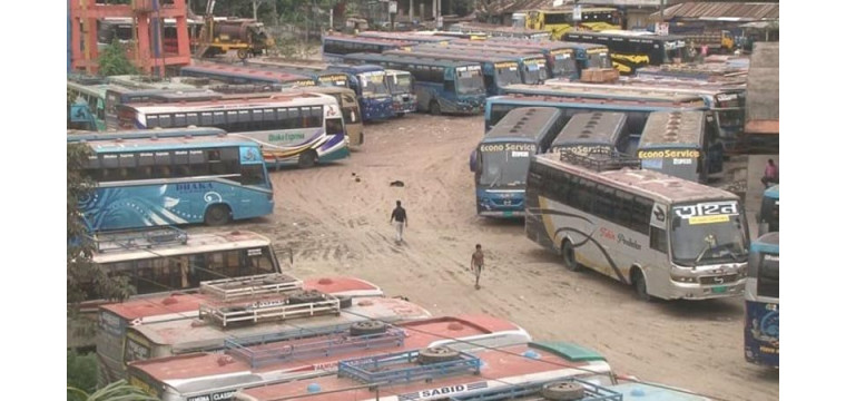 চাঁপাইনবাবগঞ্জ-রাজশাহী রুটে বাস চলাচল বন্ধ, চরম দুর্ভোগে যাত্রীরা