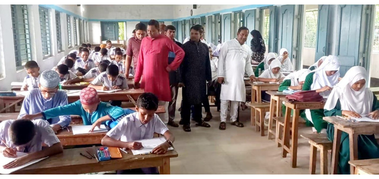 জুলাই আগস্ট-এর গণঅভ্যুত্থানে শহীদ বীরদের স্মরণে গোমস্তাপুর বিএনপির উদ্যোগে চিত্রাংকন প্রতিযোগিতা