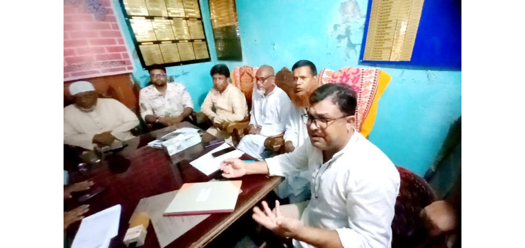 গোমস্তাপুরে আম আড়তদারদের সংবাদ সম্মেলন