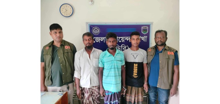 নাচোলে ভ্যানচালক রাজুকে গলাকেটে হত্যার মূল আসামি সহ ৩ জন আটক