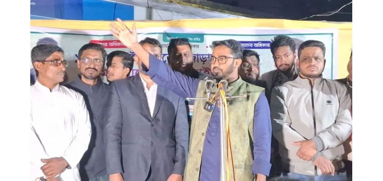 ‘হাসিনার জন্য কথা বলার মানুষ হারিকেন দিয়ে খুঁজে পাওয়া যায় না’