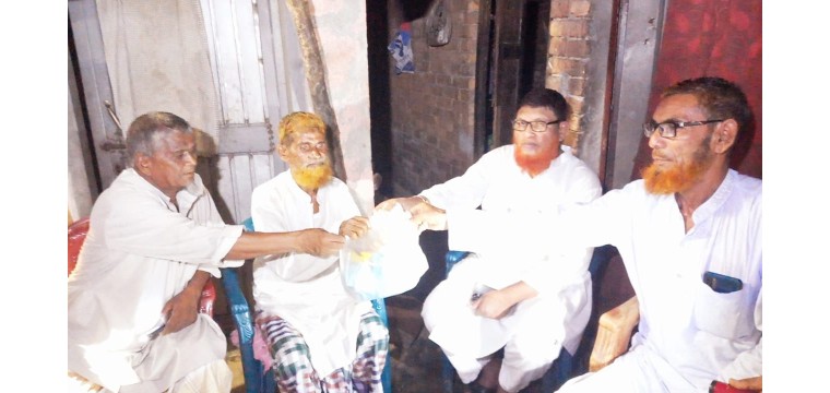 রহনপুর পৌর ৬ নং ওয়ার্ডের সহ-সভাপতি অসুস্থ আব্দুর রাজ্জাকের পাশে উপজেলা বিএনপির নেতারা