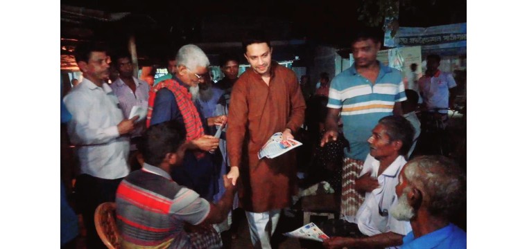 তারুণ্যের চমক লিফলেট বিতরণ ও পথসভায়  জনগণের ব্যাপক সারা পেলেন এম ফেরদৌস ইসলাম