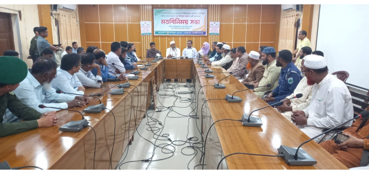 গোমস্তাপুরে উপজেলা কর্মকর্তাদের সঙ্গে এমপি ড. মিজানুর রহমানের মতবিনিময় সভা