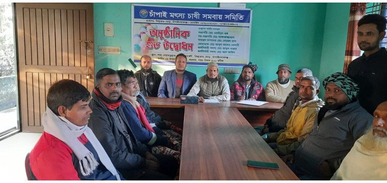 চাঁপাই মৎস্যচাষী সমবায় সমিতির সভাপতি ওবাইদুল সম্পাদক-সোহেল