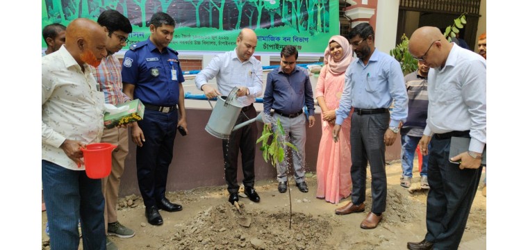 চাঁপাইনবাবগঞ্জে ৫ বছরে ২৫ কোটি বৃক্ষরোপণ কর্মসূচির শুভ উদ্বোধন করেন --------ডিসি আবু ছালেহ মোঃ মুসা জঙ্গী