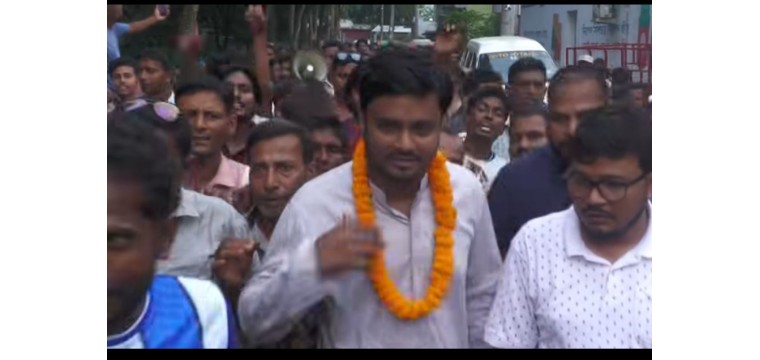 কারামুক্ত গোমস্তাপুর ইউনিয়ন বিএনপি সভাপতি রায়হান, জেলগেটে নেতাকর্মীদের ঢল