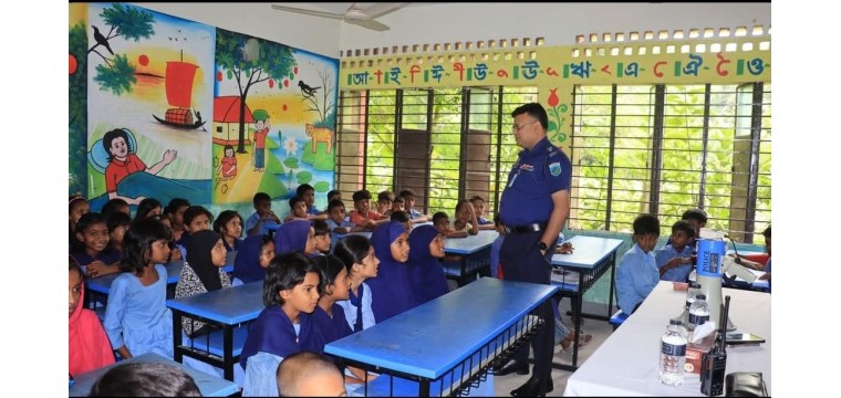 পুলিশ লাইনস স্কুল পরিদর্শন করেন-------------- পুলিশ সুপার গৌতম কুমার বিশ্বাস