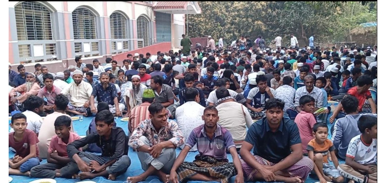 চাঁপাইনবাবগঞ্জে এক ঝাঁক যুব সমাজের উদ্যোগে ইফতার ও দোয়া মাহফিল অনুষ্ঠিত
