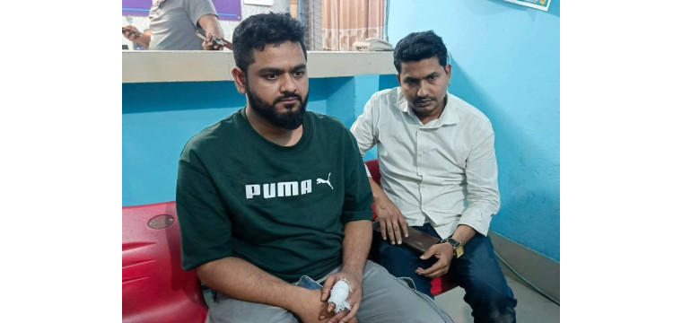 চাঁপাইনবাবগঞ্জে দুই সাংবাদিককে পিটিয়ে জখম