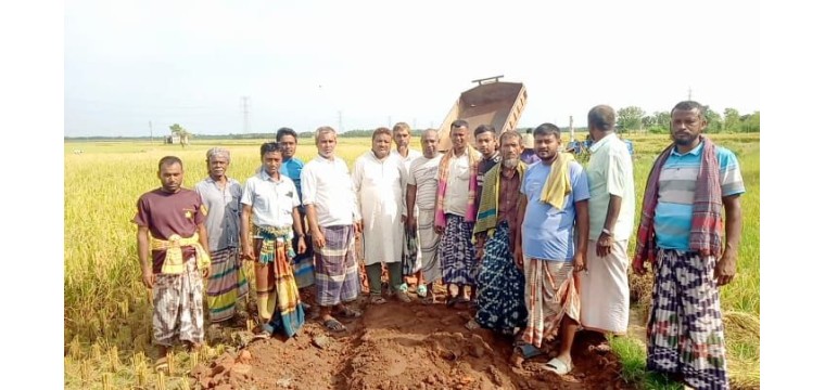 কৃষকের মুখে হাসি: বহিপাড়া দক্ষিণপাড়া থেকে মাঠের ভিতর দিয়ে সাড়ে চার কিমি: রাস্তার নির্মাণ কাজ শুরু