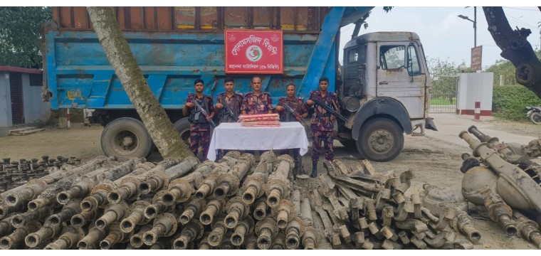 চাঁপাইনবাবগঞ্জ সীমান্তে ৫৯ বিজিবির অভিযানে ৩ কোটি টাকার চোরাচালানী পণ্য জব্দ