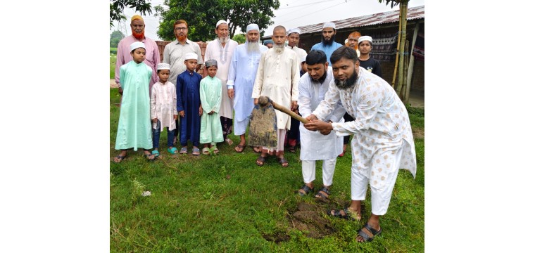 নাচোলে কওমী মাদ্রাসায় ওযুখানা ও টয়লেট নির্মাণকাজের উদ্বোধন